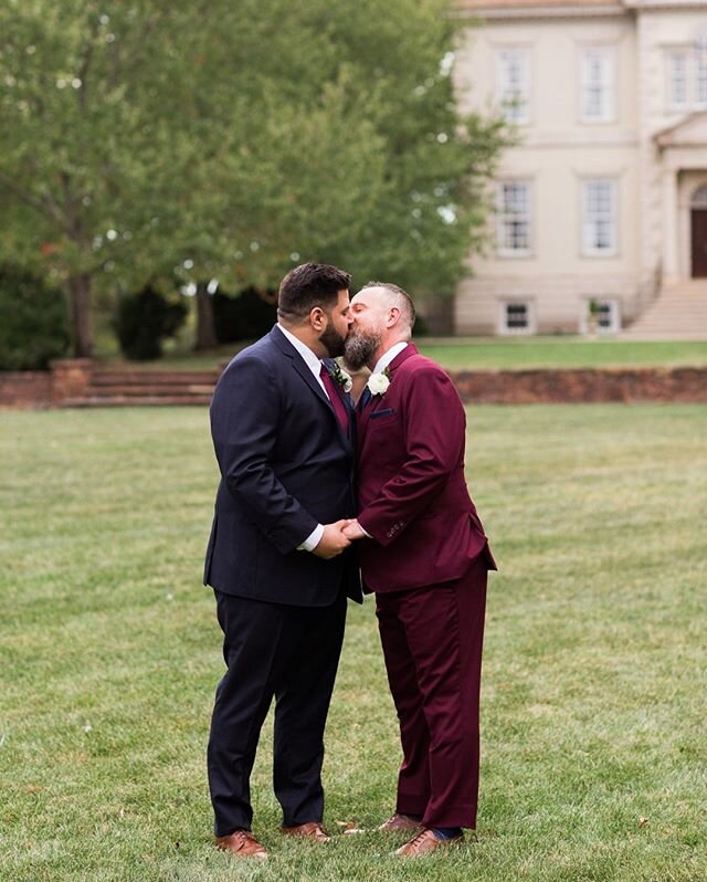 Happy Pride Month!! ⠀⠀⠀⠀⠀⠀⠀⠀⠀
🏳️‍🌈⠀⠀⠀⠀⠀⠀⠀⠀⠀
While there will be no parades or in-person celebrations, we can still celebrate love and life-long commitment to one another! Photo from the most wonderful day for George and Anthony at @great.marsh (coming soon to a blog near you!)