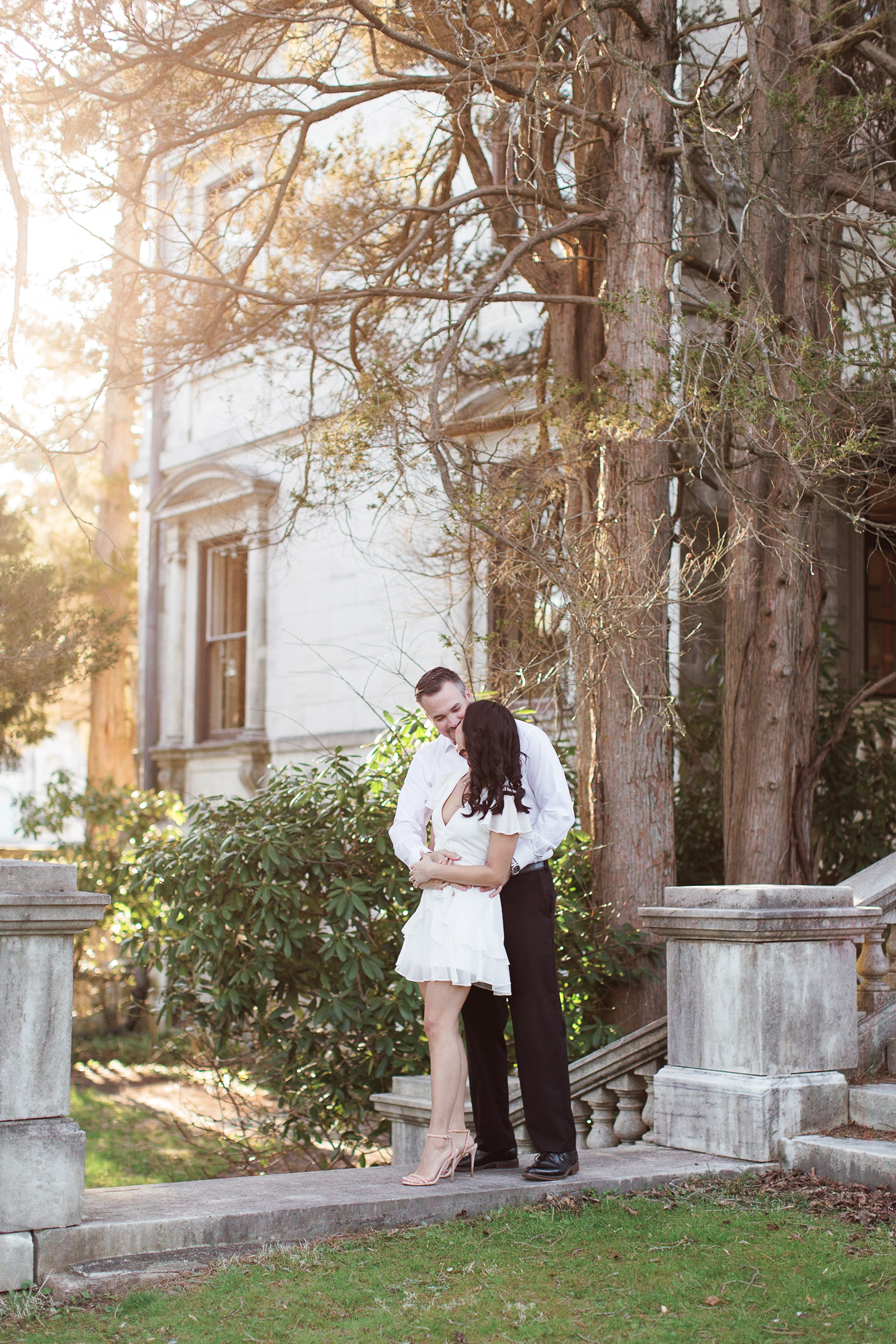 Golden hour spring engagement session at Swannanoa Palace