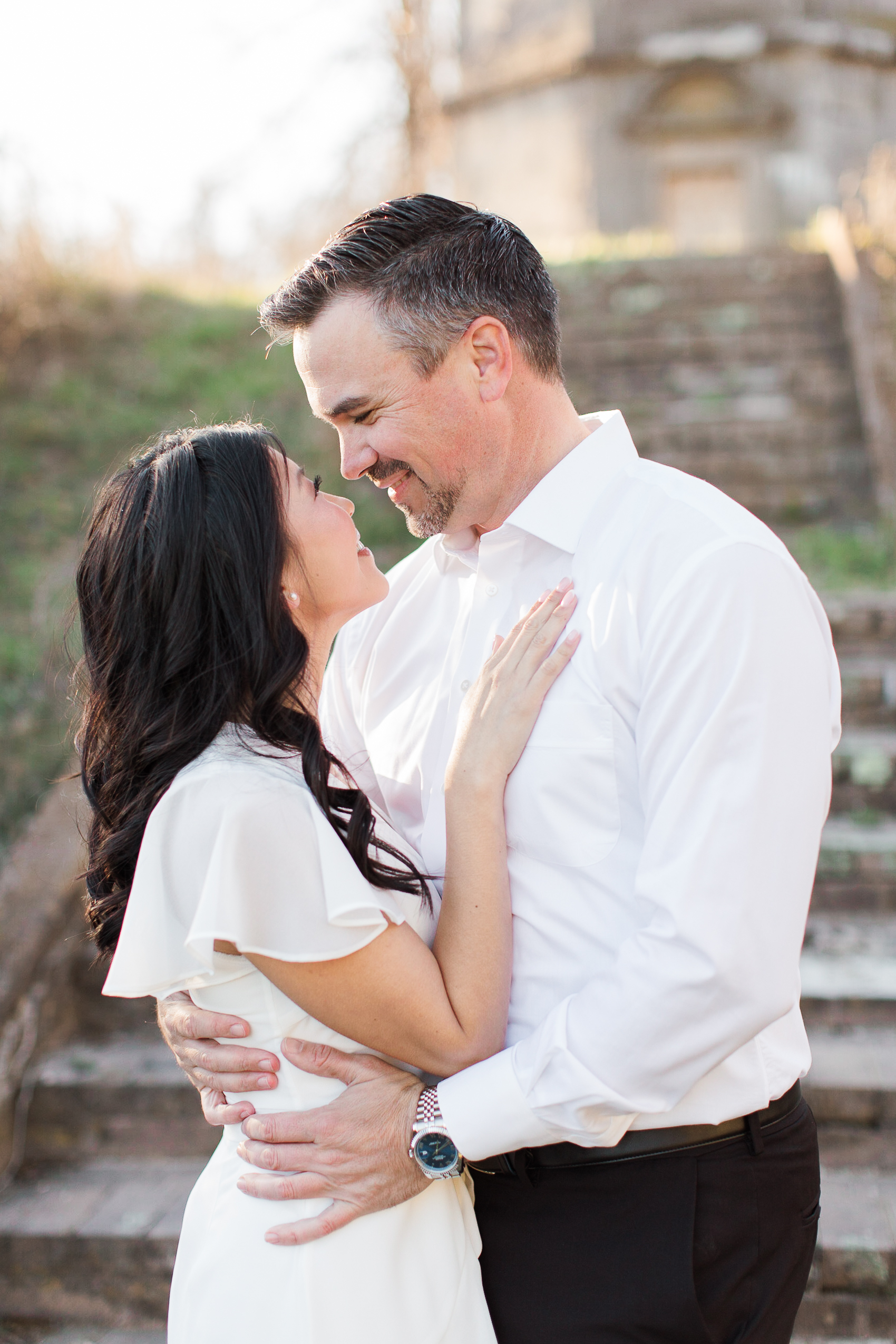 Golden hour spring engagement session at Swannanoa Palace